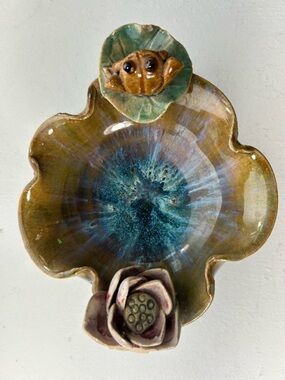 Vintage Majolica Pottery Frog Flower Ceramic Lotus Dish Bowl Footed Green Blue